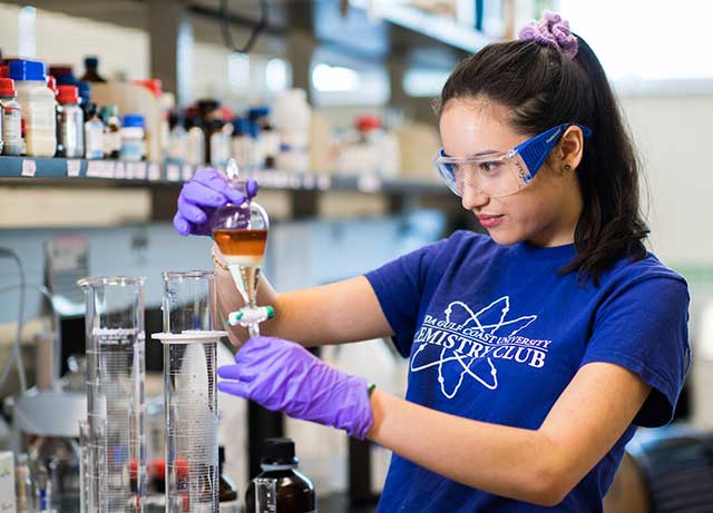 Photo shows FGCU student in chemistry lab