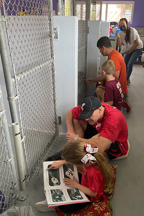 photo shows kids reading in kennel