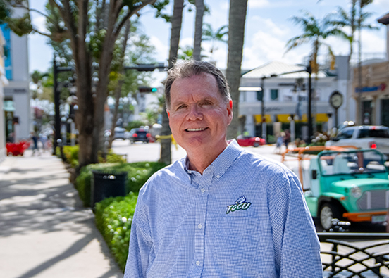 Bob Lee served as city manager for Naples during more than two decades of leading cities as an administrator.