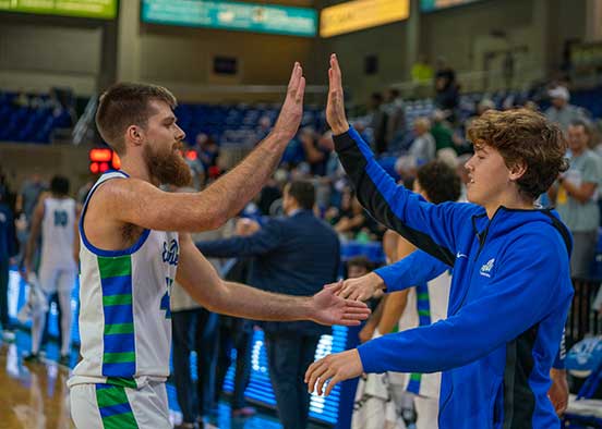 FGCU basketball players high-fiving