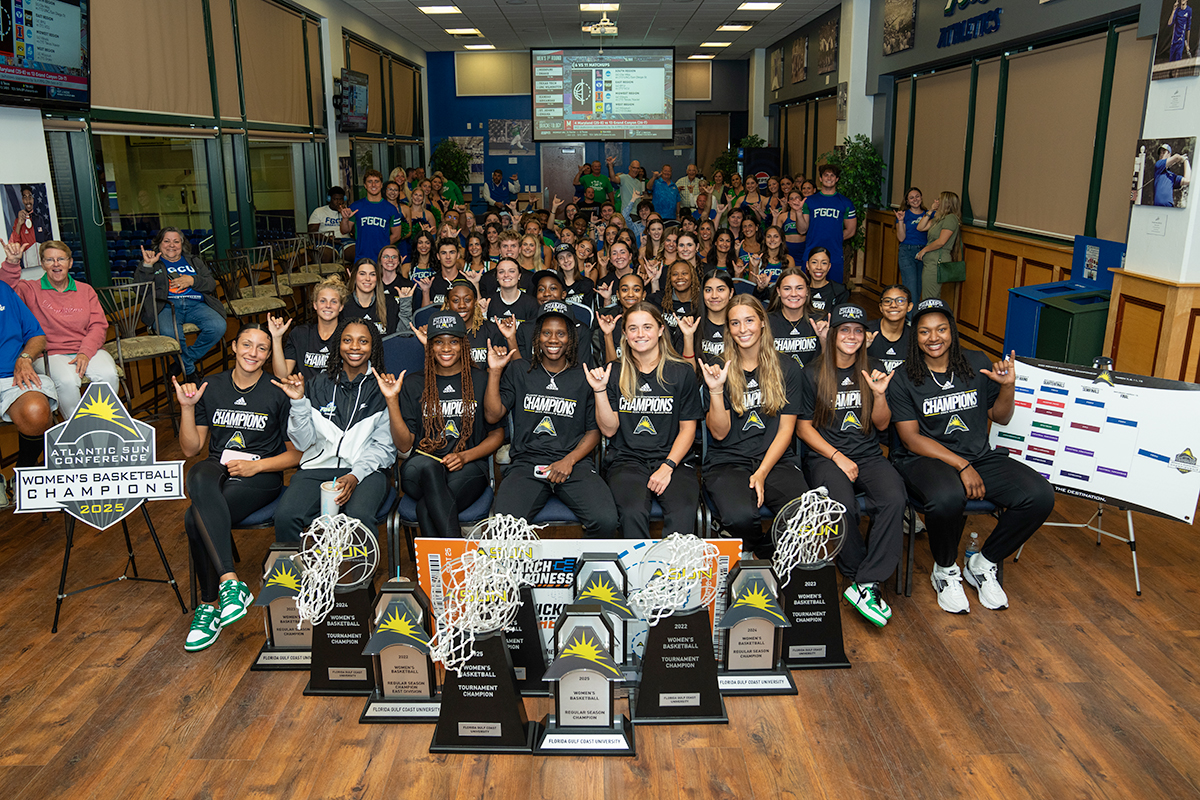 FGCU women's basketball team group shot