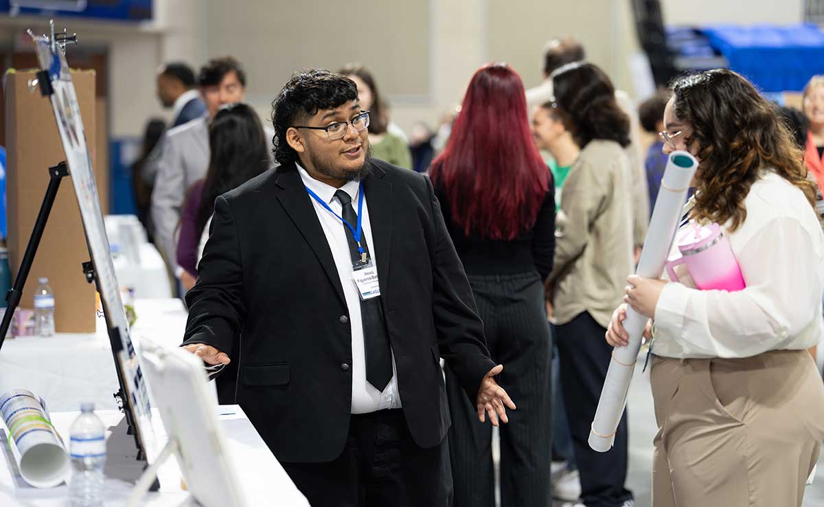 FGCU student presenting project at campus research expo