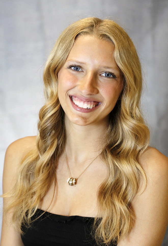 Portrait of FGCU integrated studies student Shaelyn Crabtree